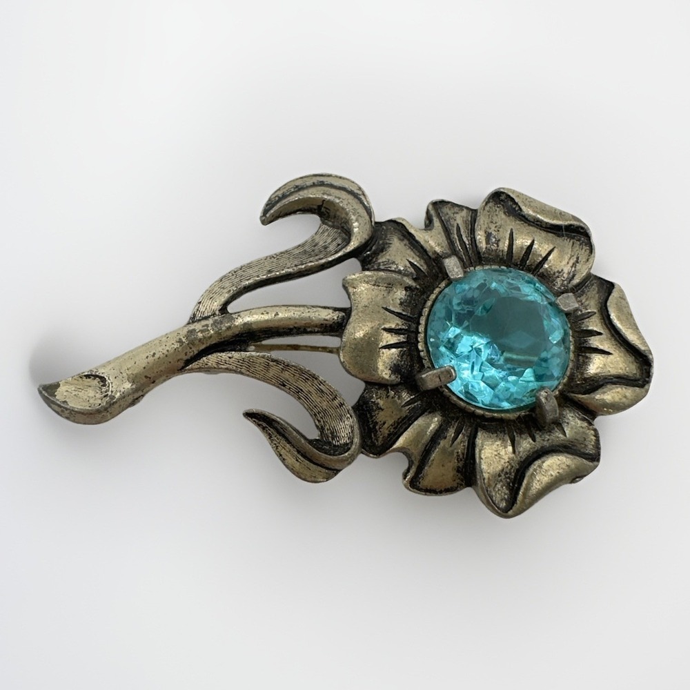 Vintage Pot Metal Flower Brooch Pin Silver Tone Blue Rhinestone‎ Center Retro